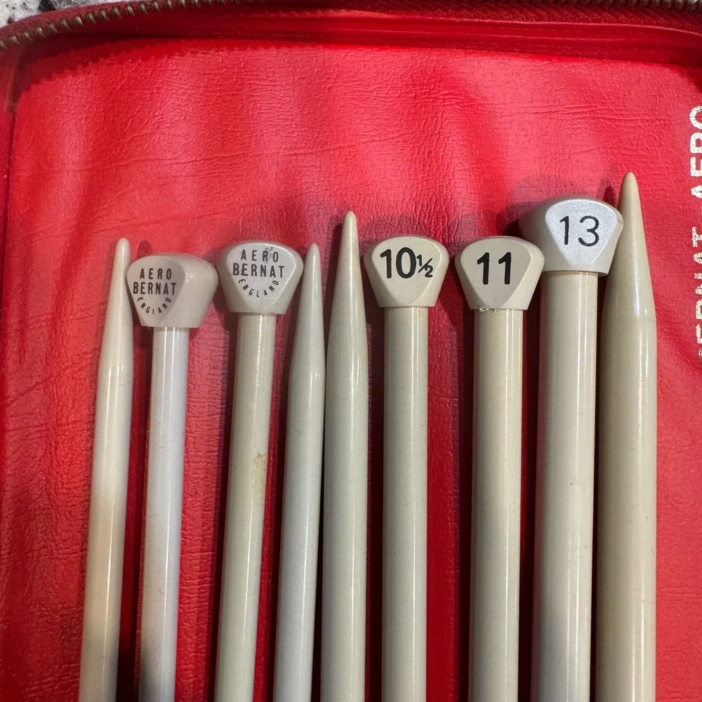 Vintage‎ Bernat Aero Multi Size Knitting Needles Set vinyl case 2 missing